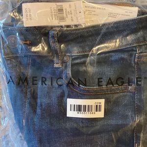 American eagle womens jeans. Never worn. 28w 6